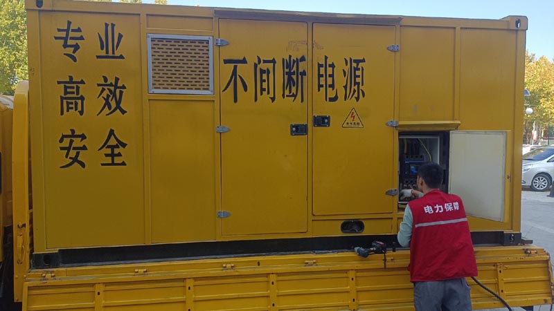 岷县柴油发电机组和UPS电源配合使用时，如何避免切换过程中的电力中断？